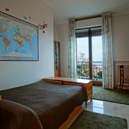 Charming Licuti Apt Near The Center Of