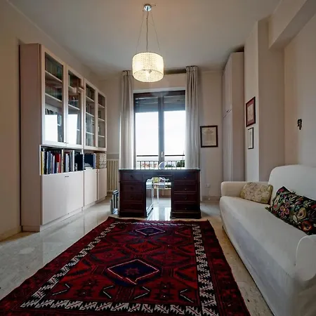 Charming Licuti Apt Near The Center Of